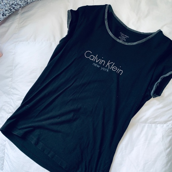 Calvin Klein tee - Picture 1 of 4